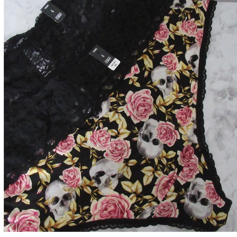 2 Pairs‎ New Torrid Curve 6 6X Panties Black Lace Skull Thong String Plus Size
